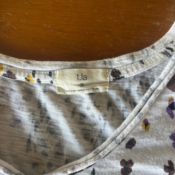 Anthropologie The Quinn Short V Neck flowers Small - Picture 4 of 8